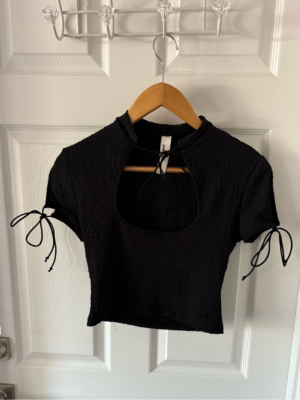 Missguided + Black Tie-Front Short Sleeve Crop Top Size S - Picture 3 of 5